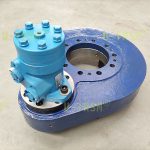 在一種開(kāi)采設(shè)備上使用的同向和反向輸入的回轉(zhuǎn)驅(qū)動(dòng)